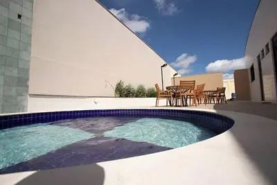 Image de Unwind in a Bright Space with Balcony & Buffet Breakfast Near Local Attractions