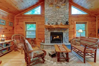 Image de Sticks and Stones - Serene cabin with Heat & A/C in Almond, Nc, near Bryson City