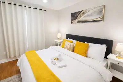 Image de Spacious, bright 4-Bed modern home in Oakville - Prime Location