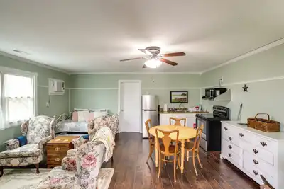 Image de Comfy, Freshly Remodeled Apt Near Nauvoo Temple