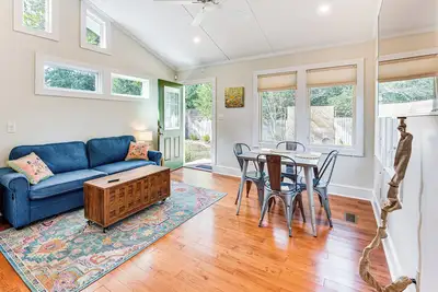 Image de Thomasville Cottage: Walk to Historic Downtown!