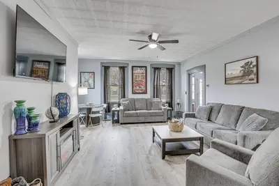 Image de 5 Mi to The Wilds: Spacious Family Hub, Game Room!