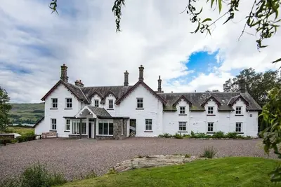 Image de Rich Grounds Estate with Movie Room and Hot Tub