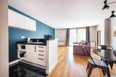 Image de 1 bedroom apartment with parking in Eixample