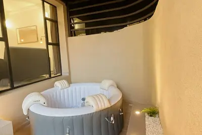 Image de appartement avec jacuzzi privatif