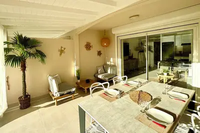Image de 2-bedroom condo in soothing Orient Bay.