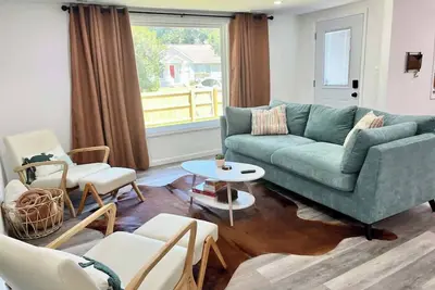 Image de Jean’s Cottage, Fully Fenced, Mins to Dt and Tybee