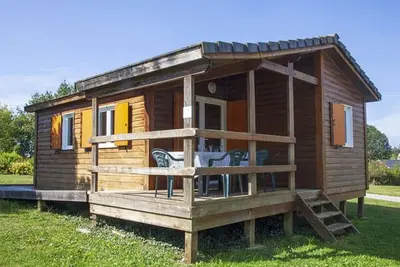 Chalet Accessible avec Terrasse – 2 Chambres à Naucelle