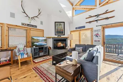 Image de Cozy 2 bedroom, private Ht, mt views, open floor plan