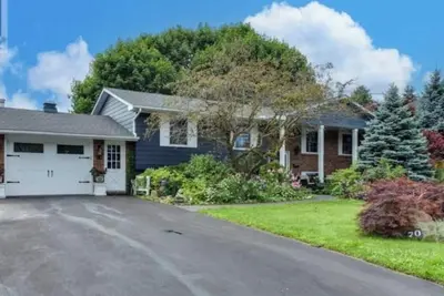 Image de Peaceful Lakeside Escape• Trails & Parks Nearby