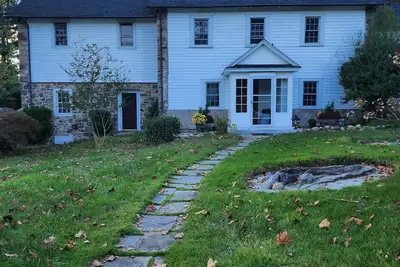 Image de Historic 4br/3. 5ba Home near Villanova — Private Garden & Peaceful Stay\n