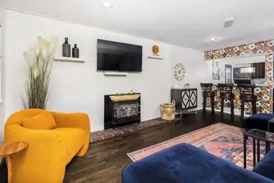 Image de Modern retreat near Sloan’s Lake, walk to dining, minutes to downtown Denver