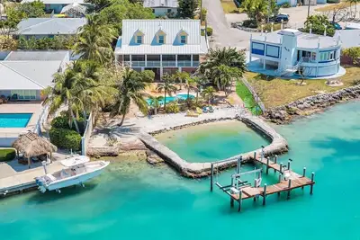 Image de Lagoona-Matata Amazing ocean view on vaca cut with ocean access to both gulf and Atlantic. Property features your very own private lagoon and white sand beach that adds a truly unique and unforgettable touch to your stay. Heated pool included.