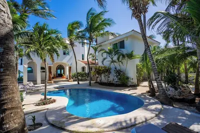 Image de Luxury oceanfront 4-bedroom villa in Tulum w/ private chef, sleeps 12