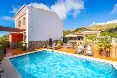 Image de Villa Alvarez - Trois Chambres Villa, Couchages 6