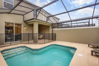 Image de 4br Townhome w/ Pool + Themed Bedrooms