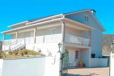 Image de Spacious House with 5 Bedrooms, Garden and Barbecue Area