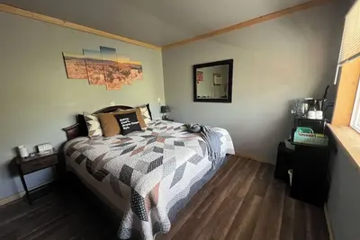 Image de Riverfront cabin with a fitness center and a hot tub