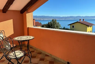 Image de Appartement confortable à Opric avec vue sur la mer.