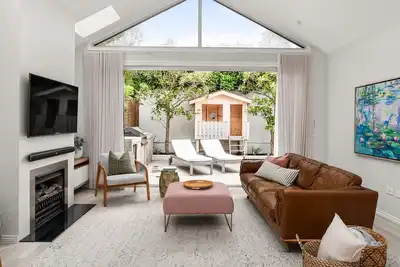 Image de Bayleaf Terrace - A stylish period home in Hawthorn, steps from Glenferrie Road