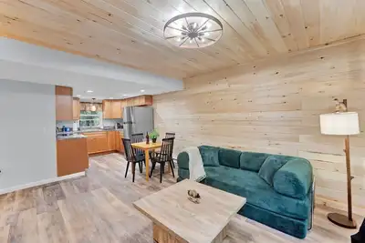 Image de Elements Pocono Cottage | Firepit | Pickleball