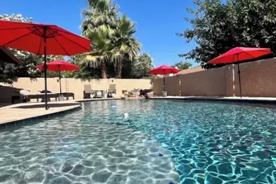 Image de Peaceful 4 bed/2 bath home in North Peoria. Heated pool/hot tub-No extra charge