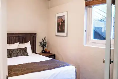 Image de Charming Yosemite Basecamp + Walk to Downtown