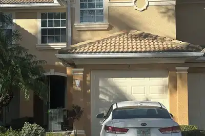 Image de Pleasant 2-bedroom townhome with den in charming Estero, Fl