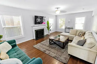 Image de Modern 3br Getaway |Sleeps 8 |Parking+Fast Wi-Fi