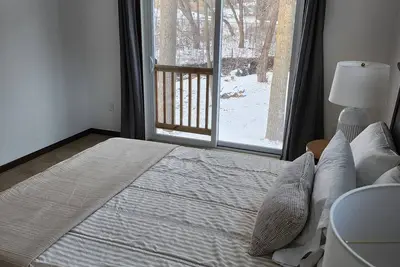 Image de Spacious 5-bedroom house in wonderful Owatonna with serine back yard.