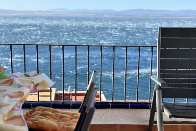 Image de Boganvillas : Charme ensoleillé et sérénité à Roses