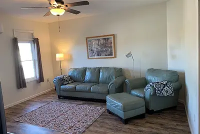 Image de Three Bed, 1. 5 Bath Apartment with Stocked Kitchen close to downtown Hannibal.