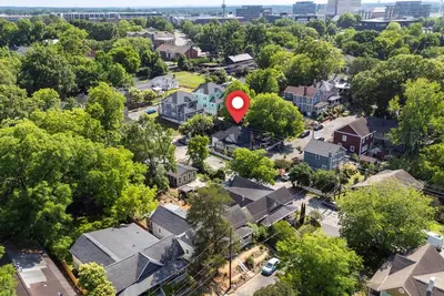 Image de Downtown 1900s Victorian Retreat