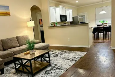 Image de Welcome to Our Cozy Retreat - Your Home Away From Home