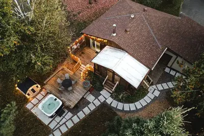 Image de [The River Nest]Cozy getaway with hot tub+Sauna