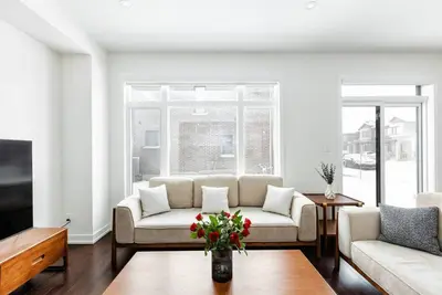 Image de The Willow Gate| 4br Lux Modern Serenity town home