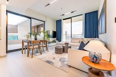 Image de High-Floor 2br with Private Pool Overlooking the Community, Steps from Park