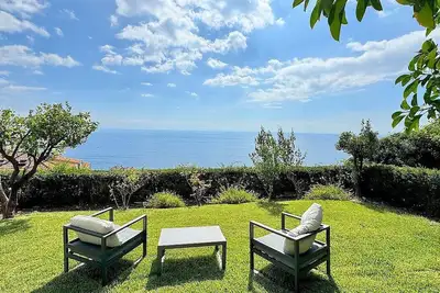 Image de Villa Elidea C: An elegant and welcoming apartment which faces the sun and the sea, with Free Wi-Fi.