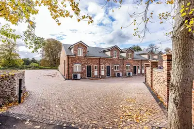 Image de 6 Riverside Mews, family friendly, with hot tub in Borrowash