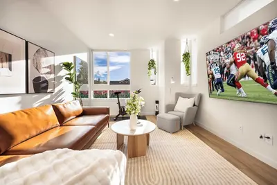 Image de 2022 Modern 3br, Tesla Charger, City Views