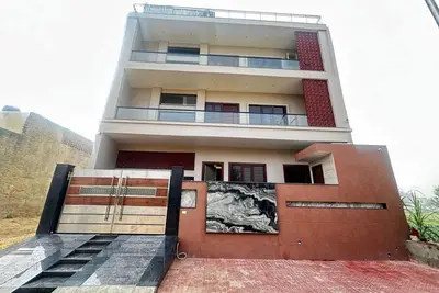 Image de Modern Comfort in the Heart of the City – Spacious Rooms & Top Amenities