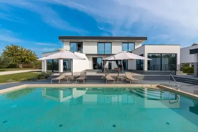 Image de Villa Nura for 8 persons near Poreč with 36 m2 heated pool, with sauna & sea view