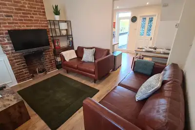 Image de Riverside Cottage - City Centre - Sleeps 5