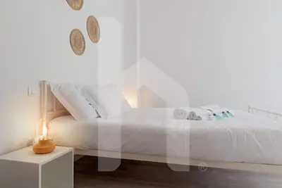 Image de Bienvenue au Homiday Yellow Submarine, un appartement moderne et entièrement rénové, à seulement 10 minutes à pied du front de mer de Viareggio. Lumineux et accueillant, il dispose d’une chambre double, d’un confortable canapé-lit, d’une cuis