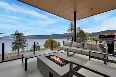 Image de Lakeside Luxury 3 bedroom & Flex Room with Stunning Views of Okanagan Lake!