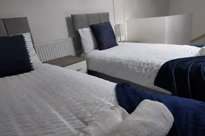 Image de Cosy two bedroom house/Close to City Center Leeds!