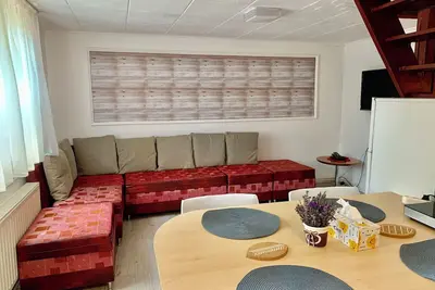 Image de Urban Retreat. Two-Bedroom Central House with Parking