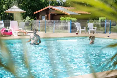 Image de Mobil-home « Riviera 48 » avec piscine partagée, terrasse commune et Wi-Fi