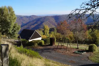 Image de Chalet \"Eglantine\" en pleine nature, très calme, vue imprenable sur la montagne