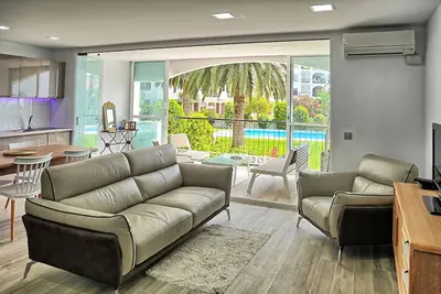 Image de Neenie’s Nerja, Carabeo Apartment